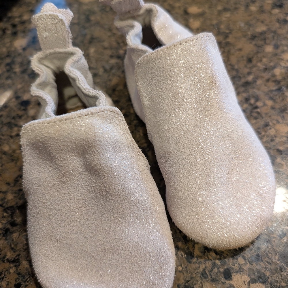 Nearly new Pretty Pearl Soft Soles Robeez